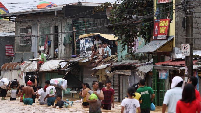 Philippines Floodsstreet_Leff.jpg